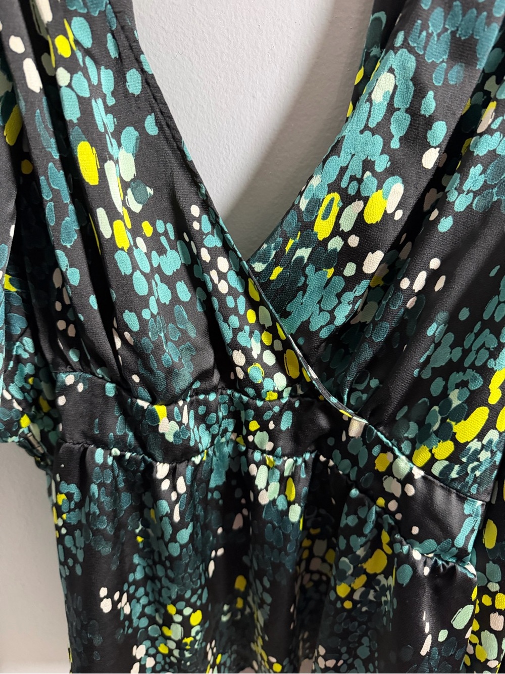 torrid 4 Green & Black Printed Wrap Satiny Blouse 4X - Picture 7 of 10